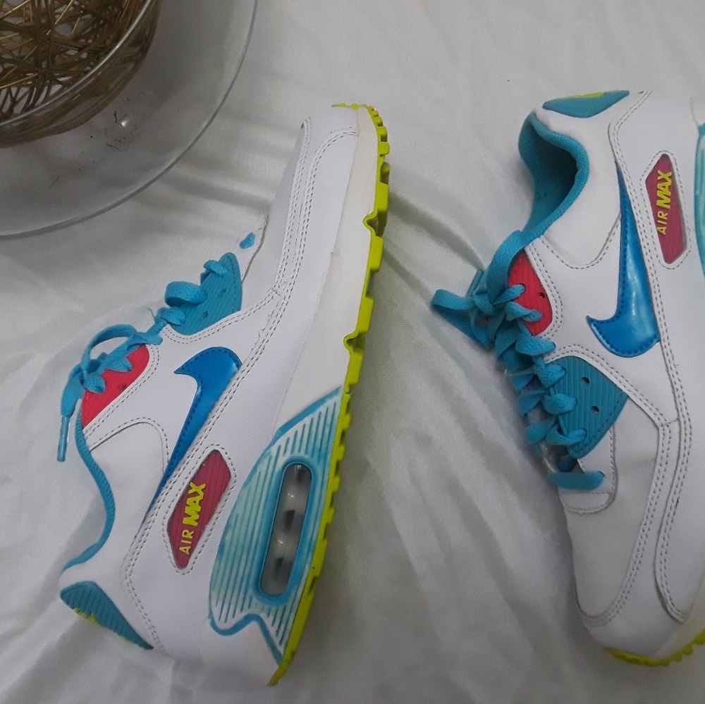 Nike Air Max (size 6y)
